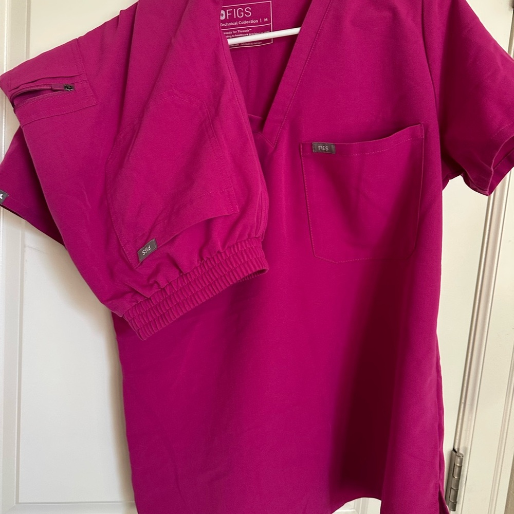 Figs Women's Bright Pink Short Sleeve Tee